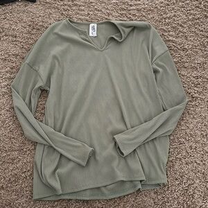 green basic long sleeve tee size small